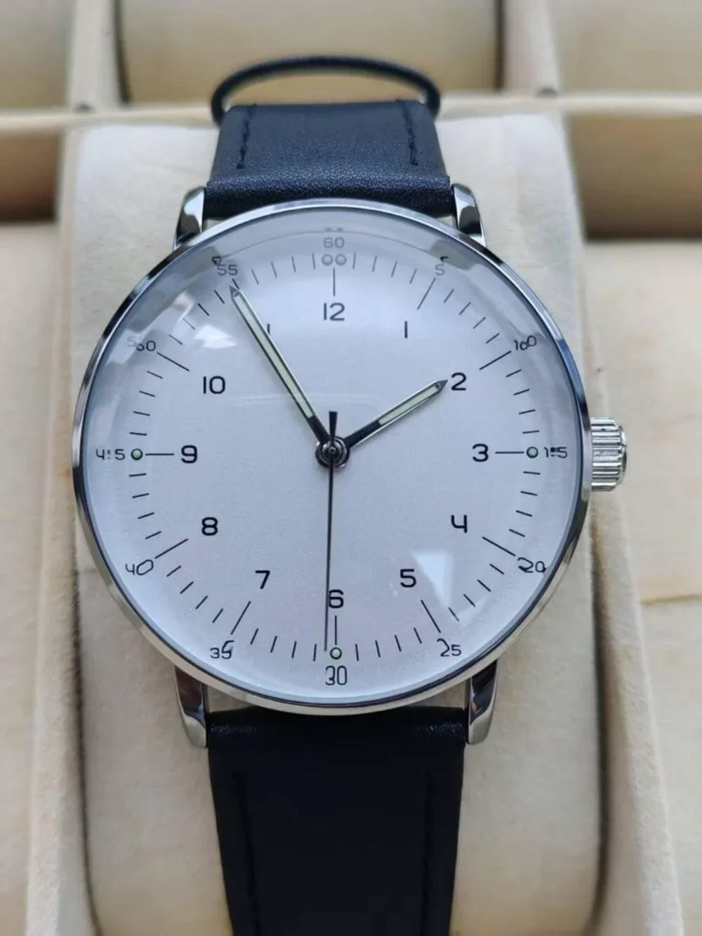 Men's Silver White Vintage Mechanical Casual and Minimalist Manual Wrist Watch